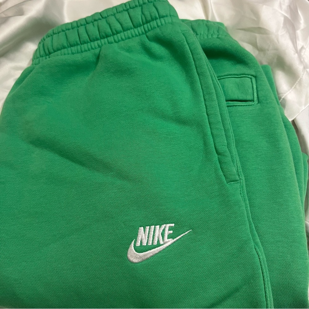 Nike Green Sweatpants NWOT